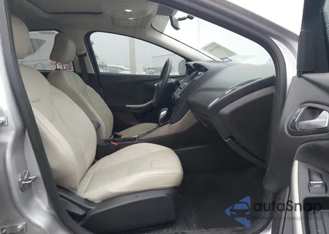 2017 Ford Focus Titanium z USA, uszkodzony, nr VIN 1FADP3N22HL272591